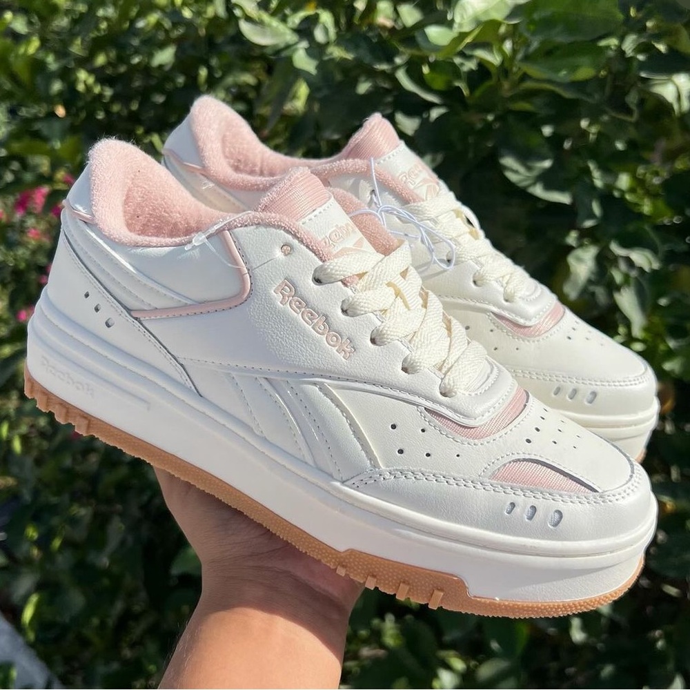 NEW Reebok Classics Chalk Casual LifeStyle Shoes White Pink